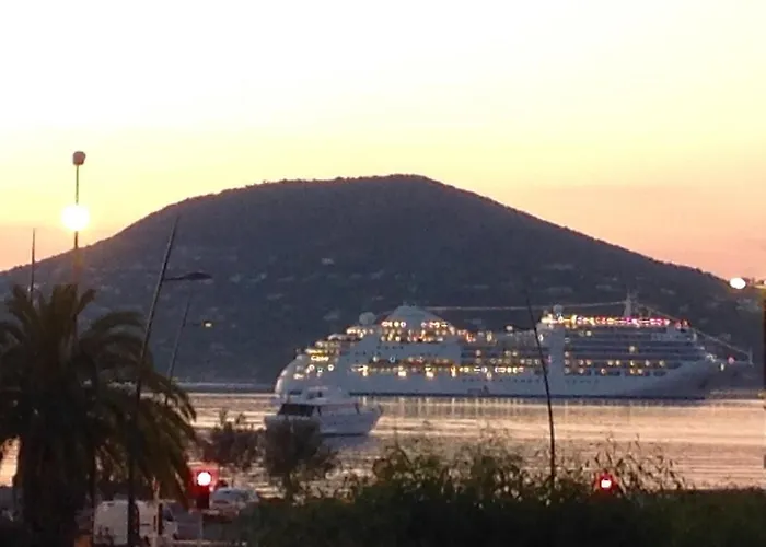 Апартаменти Brigitte Centre Tropez Parking Piscine Wifi Vue *